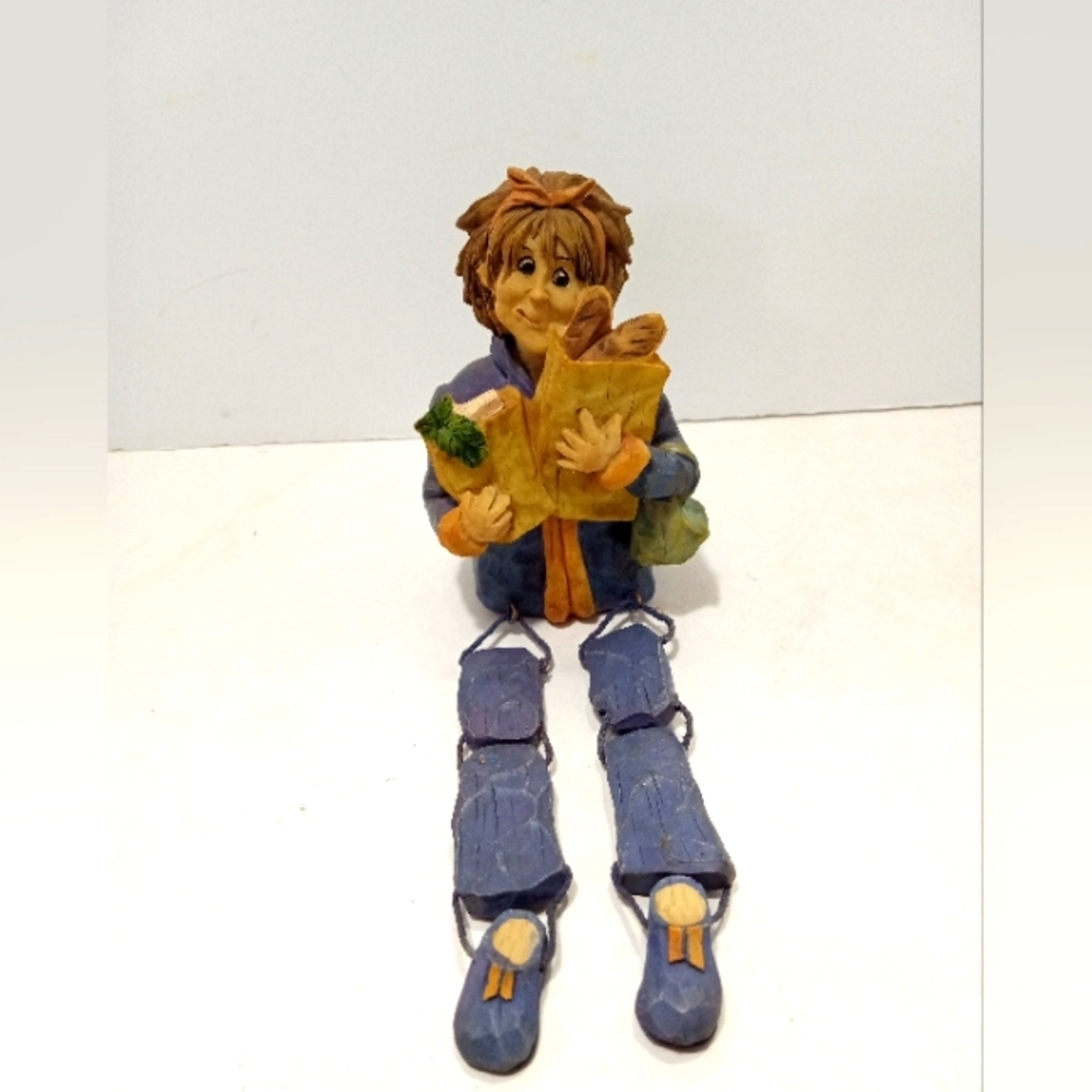 WMG 2003 Resin Woman Shelf Sitter Carrying Bags Of Groceries
